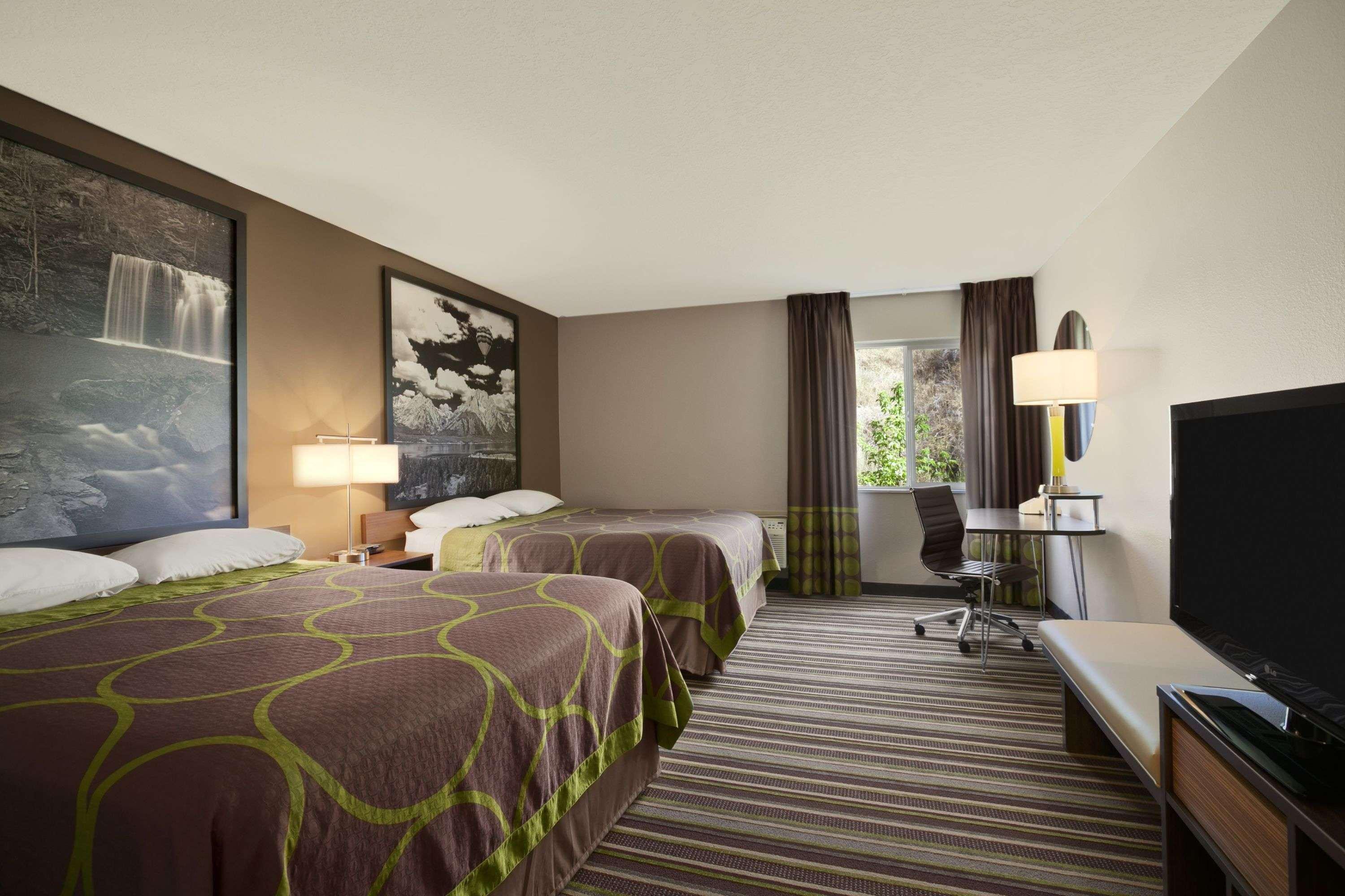 Super 8 By Wyndham Hotel 2*