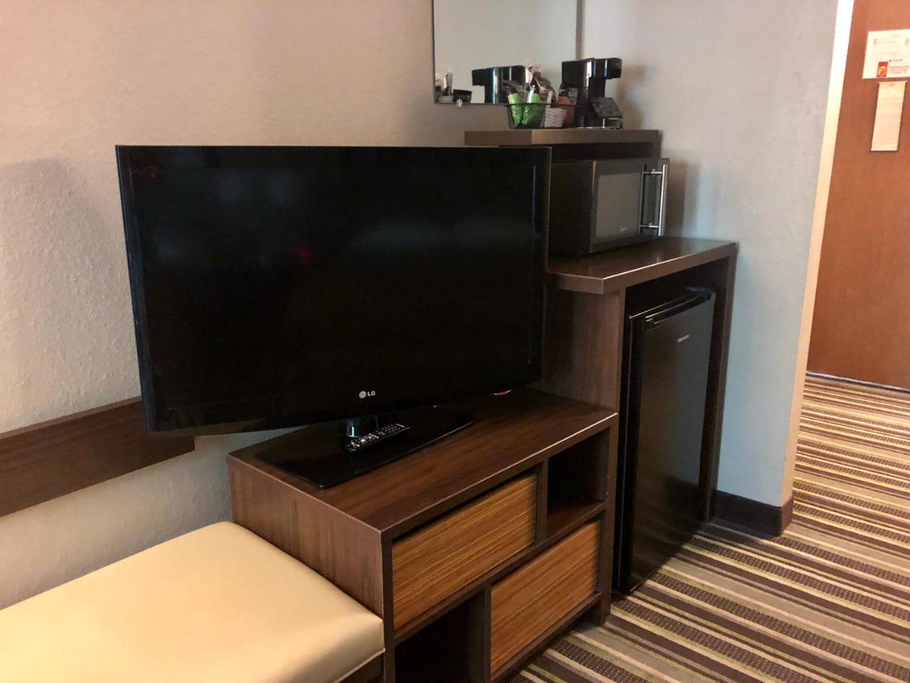 Super 8 By Wyndham Hotel 2*